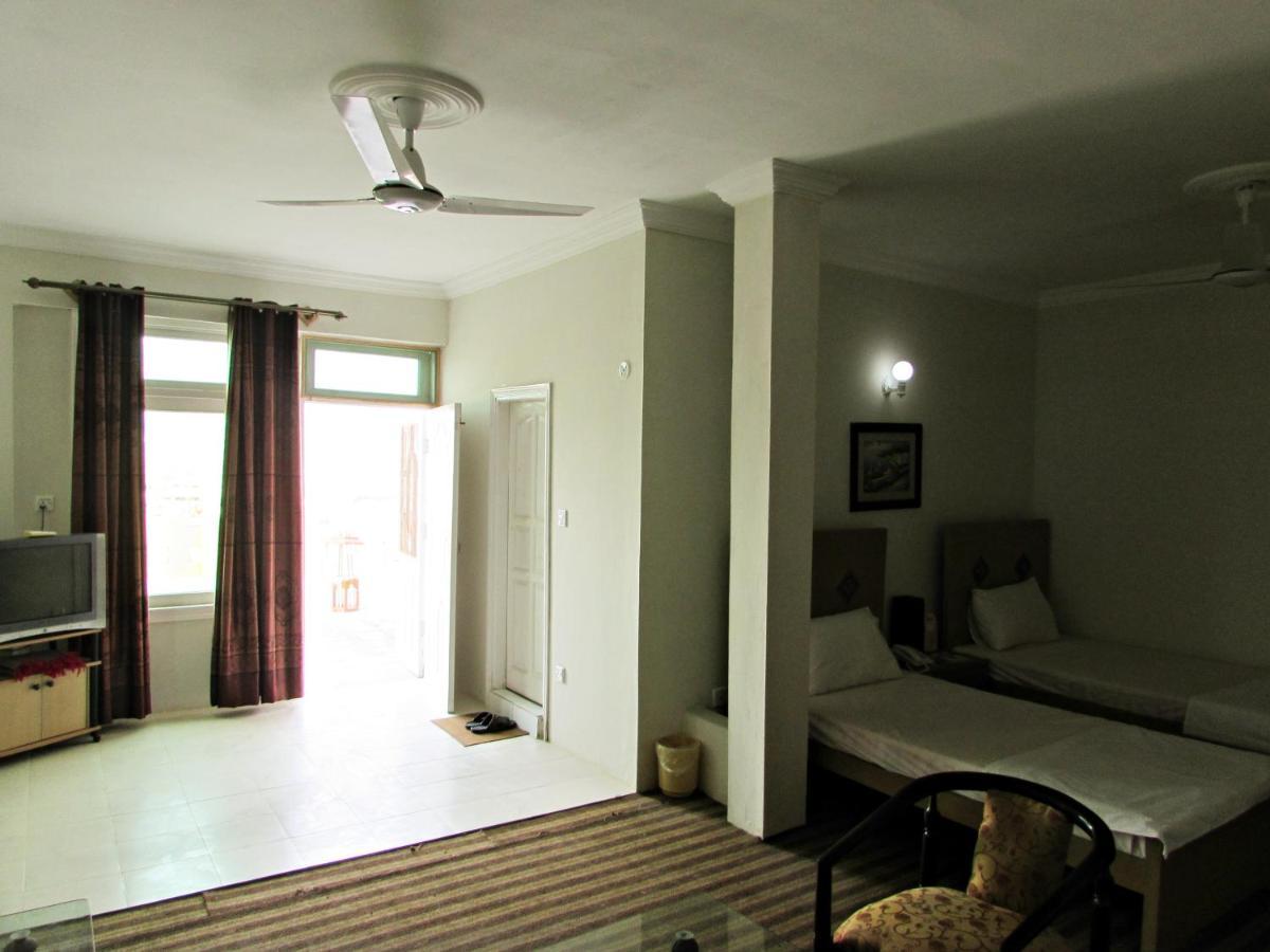 Stargaze Hotel&Apartment Abbottabad Esterno foto