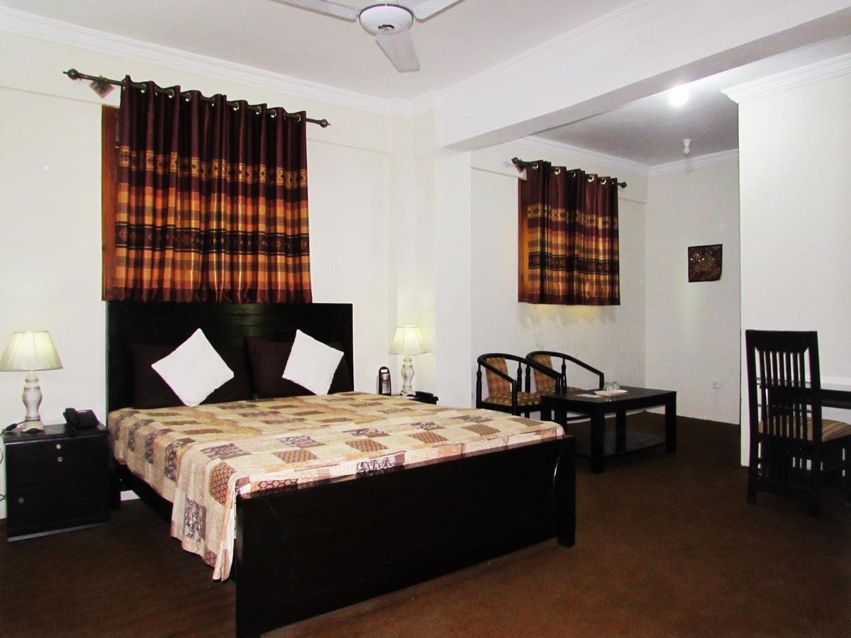 Stargaze Hotel&Apartment Abbottabad Esterno foto