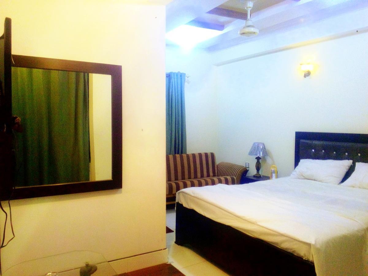 Stargaze Hotel&Apartment Abbottabad Esterno foto