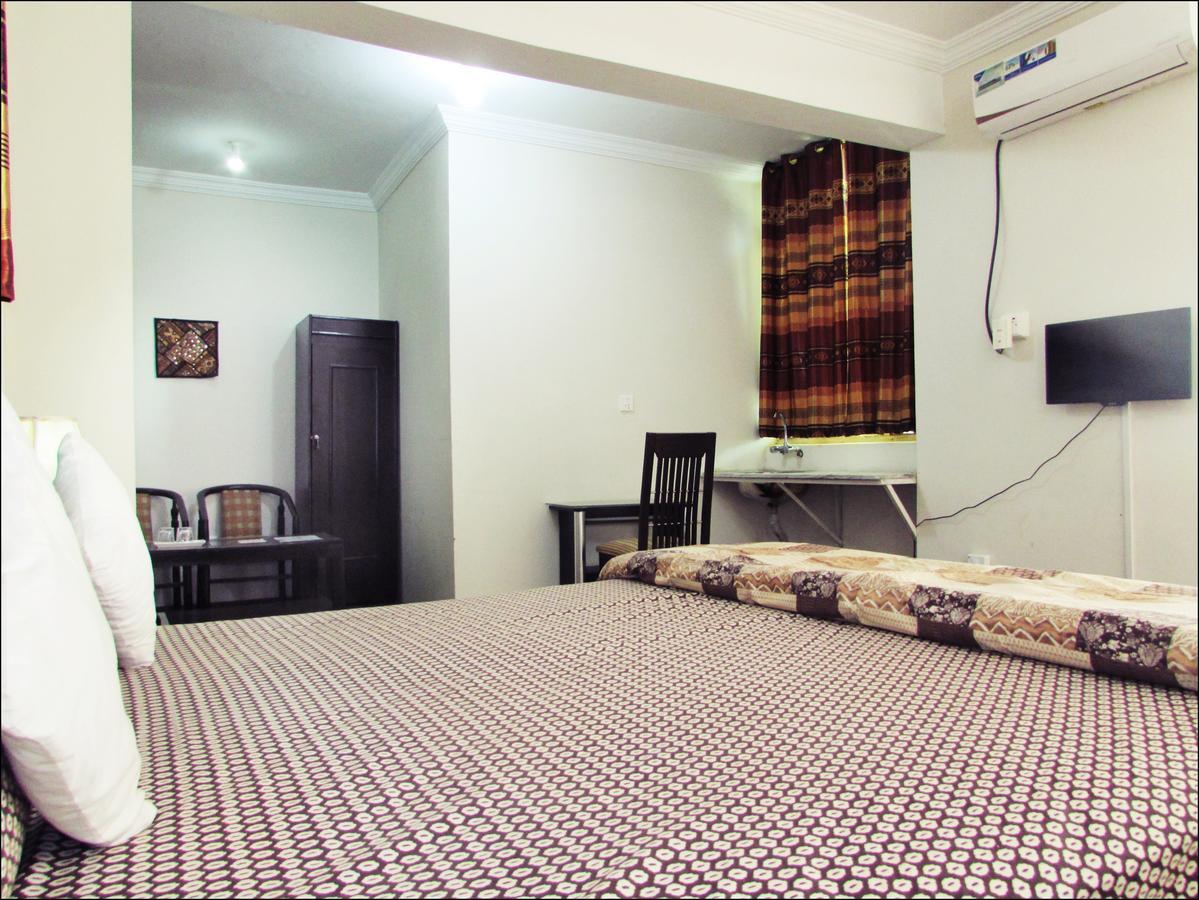 Stargaze Hotel&Apartment Abbottabad Esterno foto