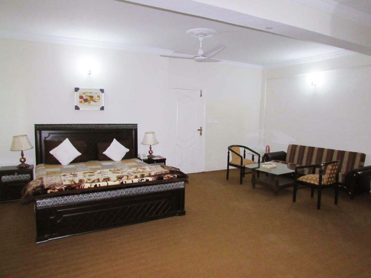 Stargaze Hotel&Apartment Abbottabad Esterno foto